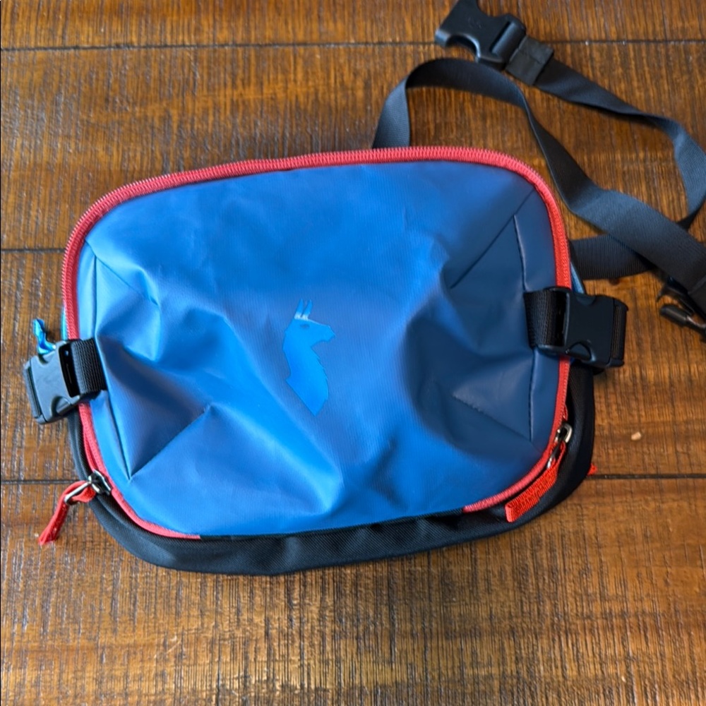 Cotppaxi Allpa Blue and Black Crossbody Bag